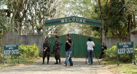 Gate ng detention center sa Camp Capinpin, Tanay, Rizal. (KR Guda)