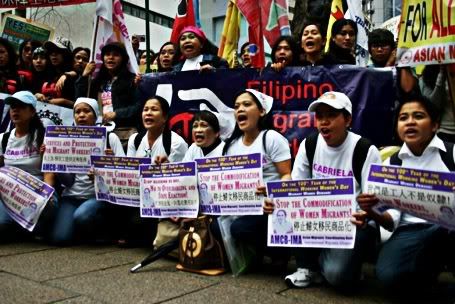 HONG KONG -- Nagprotesta ang kababaihan sa ilalim ng Asian Migrants Coordinating Body (AMCB) para gunitain ang Pandaigdigang Araw ng Kababaihan. Ayon sa AMCB, patuloy ang mala-aliping kondisyon ng kababaihang migrante, laluna ng domestic helpers, sa Hong Kong dahil sa hindi pagsama sa kanila sa batas hinggil sa minimum wage at iba pang mapang-aping polisiya hinggil sa domestic helpers. (Contributed Photo) 
