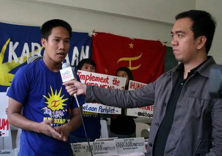 Si Renil Oliva (kaliwa), ikaapat na nominado ng Kabataan sa eleksiyong party-list. (Kontribusyon)